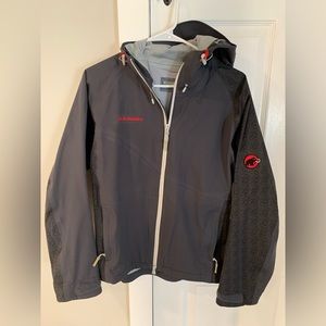Women’s Black Mammut Rain Shell